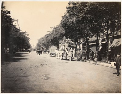 巴黎大道上的公共汽车，约 1890 年（黑白照片） 作者 伊波利特布兰卡尔