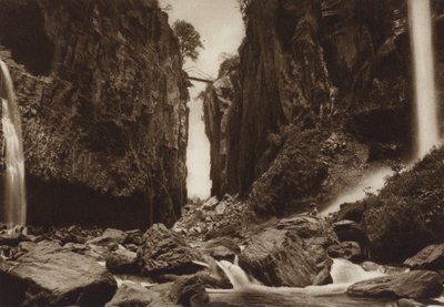 墨西哥：哈拉帕附近的 Teocelo，1920 年地震的剧场（黑白照片） 作者 雨果·布雷默