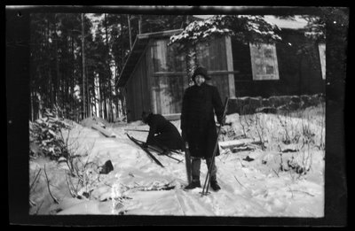 阿尔内-霍门（Arne Homén）和吉多-辛贝格（Guido Simberg）和他们的滑雪板 作者 雨果·辛伯格