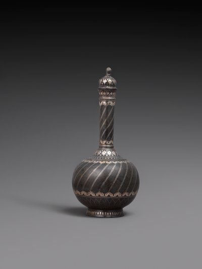 烧瓶，罩子和架子，或镶有银的金属合金盘子，1700-99年 作者 印度学校