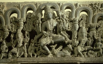Lintel描绘三位一体：Siva，Brahma和Vishnu，Warangal，Kakatiya 作者 印度学校
