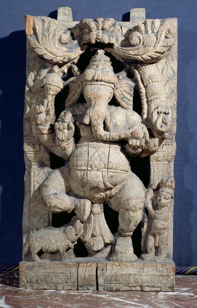 Ganesh Enthroned雕像（木头） 作者 Indian School