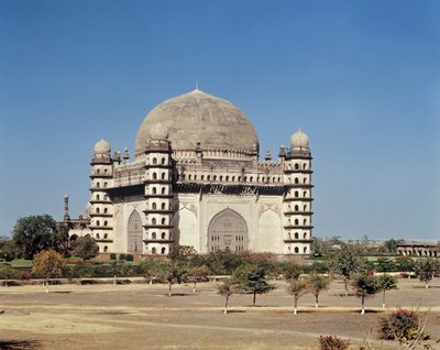 观看Gol Gumbaz，陵墓到Mohammed Adil Shah II（1627-57）建于1659年 作者 印度学校