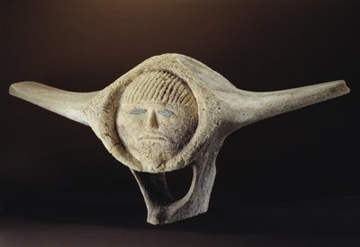Janus Head，来自Cape Dorset（鲸鱼椎骨） 作者 因纽特人学校
