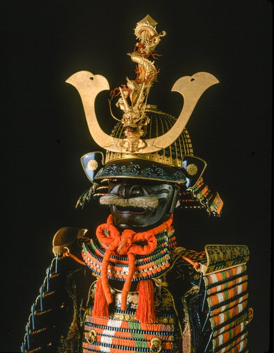 武士-女式盔甲。立式头冠，池田家族，林原美术馆 作者 艾拉·布洛克