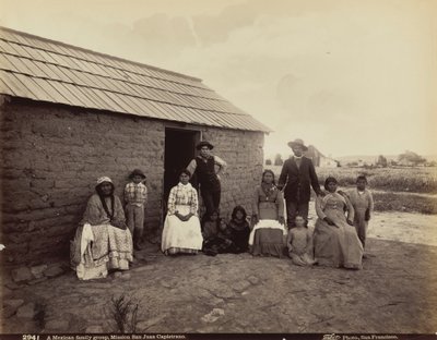 1880 年，加利福尼亚州圣胡安-卡皮斯特拉诺传教团，一个墨西哥家庭（照片） 作者 以赛亚·泰伯