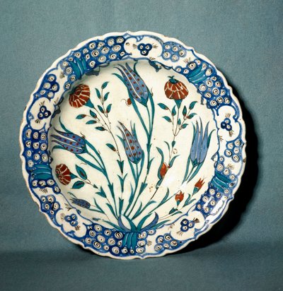 伊斯兰艺术：来自土耳其伊兹尼克（今尼西）的陶瓷板装饰。 16世纪。 Sevres，国家陶瓷博物馆 作者 伊斯兰学校