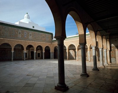 理发师清真寺或 Sidi Sahab 陵墓 作者 伊斯兰学校
