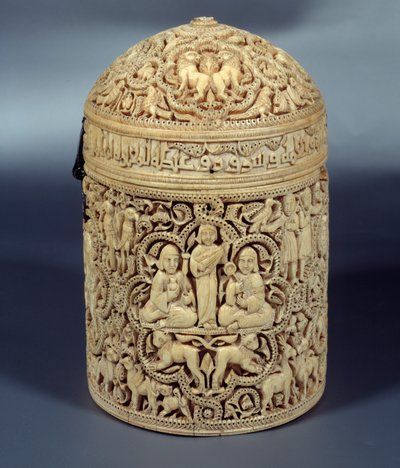 Al-Mughira（Al Mughira或Moughira）的象牙Pyxide（盒子），来自科尔多瓦，打算送给埃米尔，968年。巴黎，卢浮宫博物馆 作者 伊斯兰学校