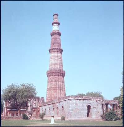 Qutab Minar，建于1193-1230 作者 伊斯兰学校