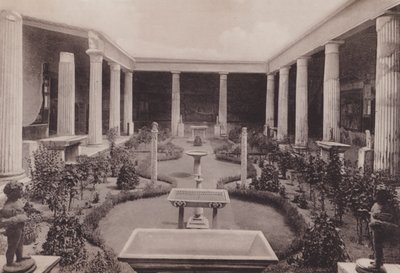 维提伊之家（Casa Dei Vettii），Peristilio，维提伊之家，Peristyle（黑白照片）。 作者 意大利摄影师
