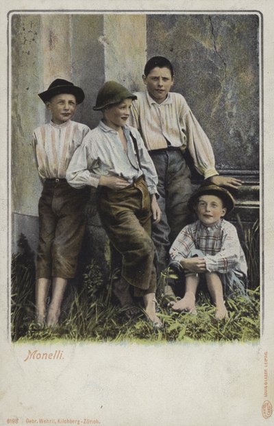 Italian street urchins (colour photo) 作者 意大利摄影师