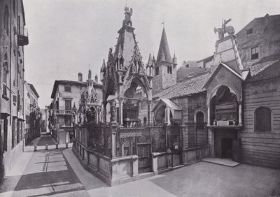 Italy: Verona, tomb of Scaliger (b/w photo) 作者 意大利摄影师