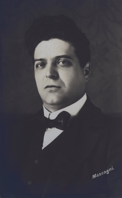 马斯卡尼（Pietro Mascagni），歌剧《乡村爱情》（Cavalleria Rusticana）的意大利作曲家（黑白照片）。 作者 意大利摄影师