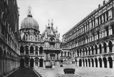 Venezia, Palazzo Ducale, Il Cortile (b/w photo) 作者 意大利摄影师