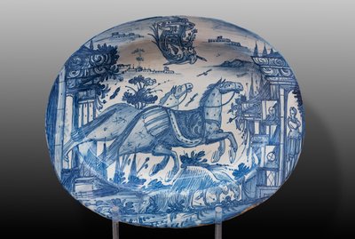 饰有赛马和盾徽的盘子，18 世纪上半叶（玛索利卡） 作者 意大利学校