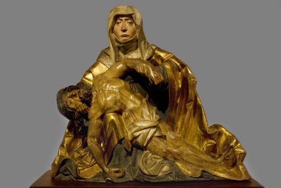 Virgin of mercy to Christ who died around 1510-1520, region of South Tyrol, sculpture of predelle in painted and dore wood, preserved at the Musee Bonnat de Bayonne. Selva photography, 2008. 作者 意大利学校
