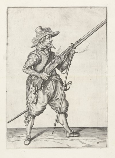 火枪手将他的羽毛放在下面，c.1600 作者 Jacob II de Gheyn