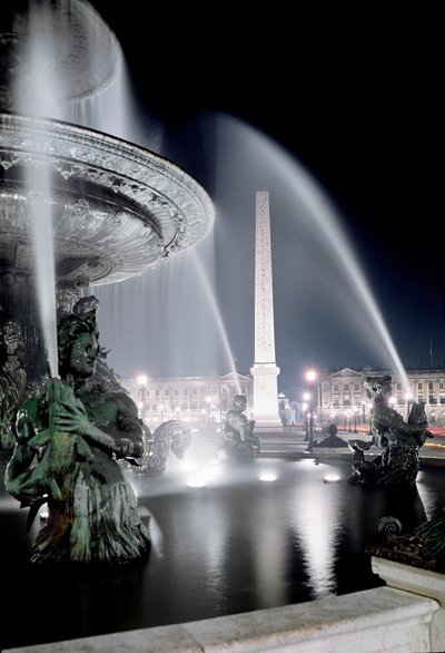 View of the fountain made by Jacques Ignace Hittorff and the obelisque of Place de la Concorde in Paris. 作者 雅克·伊格纳斯·希托夫