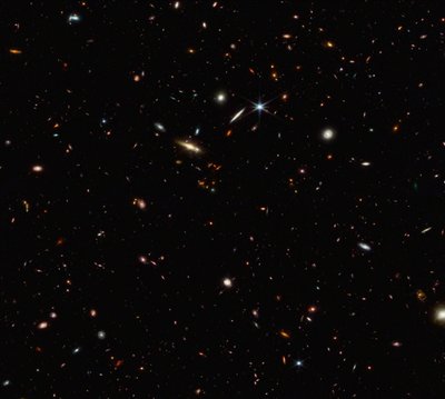 ASPIRE 宇宙灯丝（NIRCam 罗盘图像） 作者 詹姆斯韦伯太空望远镜 (NASA)