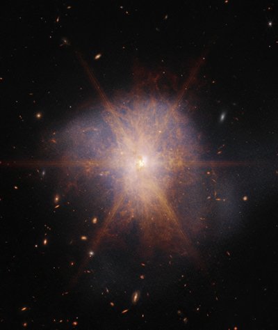 Arp 220（NIRCam 和 MIRI 图像） 作者 詹姆斯韦伯太空望远镜 (NASA)