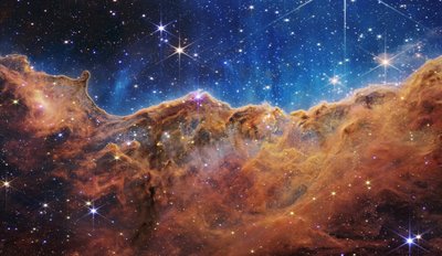 船底座星云中的宇宙悬崖（近红外相机图像） 作者 James Webb Space Telescope (NASA)