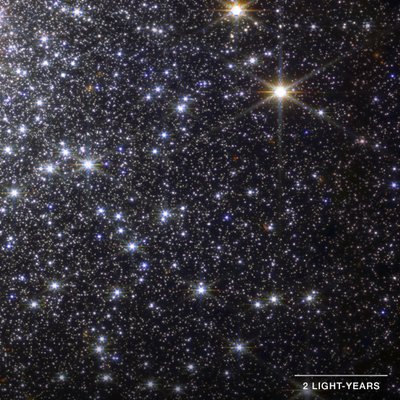 球状星团 M92（NIRCam 详情） 作者 詹姆斯韦伯太空望远镜 (NASA)