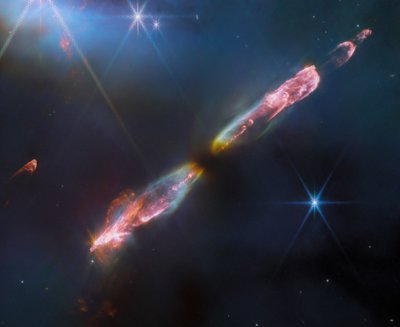 HH 211（NIRCam 图像） 作者 詹姆斯韦伯太空望远镜 (NASA)