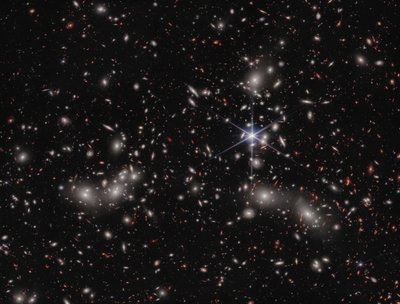 潘多拉星团（NIRCam 图像） 作者 詹姆斯韦伯太空望远镜 (NASA)
