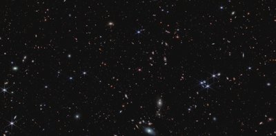 类星体 J0100+2802（NIRCam 图像） 作者 詹姆斯韦伯太空望远镜 (NASA)