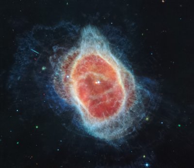 南环星云（MIRI 图像） 作者 詹姆斯韦伯太空望远镜 (NASA)