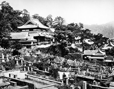 Honnji寺的公墓在筑后町，长崎，c.1860-80 作者 日本摄影师