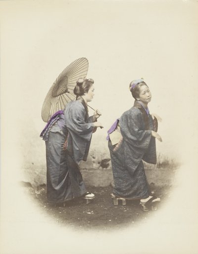 身着传统服饰的日本女性（手绘黑白照片） 作者 日本摄影师