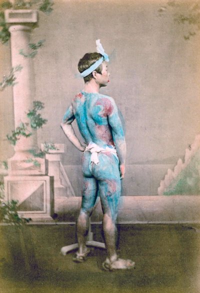 带有日本传统Irezumi纹身的新郎肖像，约1882年（手绘相册照片）。 作者 日本摄影师
