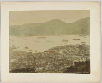 The Harbour at Nagasaki, Japan (hand-coloured b/w photo) 作者 日本摄影师