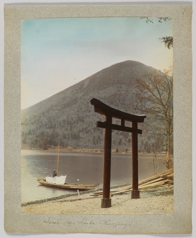 日本日光中禅寺湖上的牌坊（手绘黑白照片） 作者 日本摄影师
