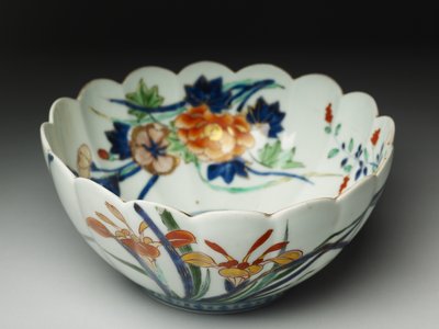 带有凹槽侧面和扇形边缘的碗，ko-Imari洁具，1770-20（带有蓝色釉下彩和釉上釉的陶器） 作者 日本学校