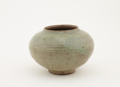带有压印和防滑装饰的罐子，1610-1630年 作者 日本学校