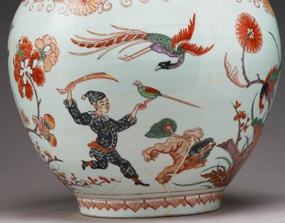 大瓶花瓶，在荷兰以伊万里风格装饰，Ko-Imari，17 世纪后期（珐琅釉上彩陶器）（细节 117741） 作者 日本学校