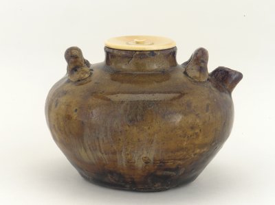 美浓或濑户陶器，用作茶罐 作者 日本学校