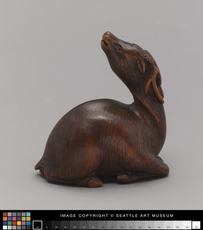 十九世纪中叶模仿象鹿的Netsuke（象牙） 作者 日本学校