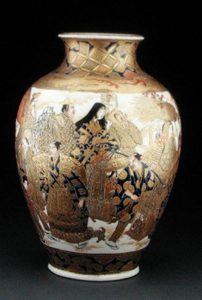 萨摩花瓶，带着游行的人物，19世纪末（陶器上的珐琅彩）。 作者 日本学校