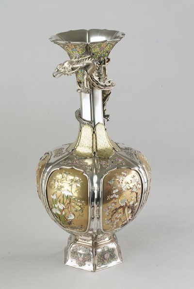 银、镀金和珐琅柴山花瓶，19 世纪后期（金属制品） 作者 日本学校