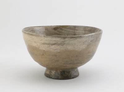 茶碗，福冈县，江户时代（在木灰釉下用拉丝滑的粗陶器） 作者 日本学校
