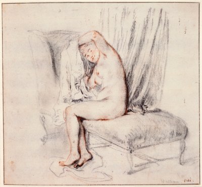 十八世纪，裸体女人坐在躺椅上，穿上她的衬衫。 作者 Jean Antoine Watteau