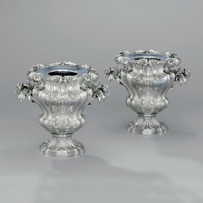 一对of形的酒柜，带有叶状卷轴和牛车把，c.1880（银） 作者 让-巴蒂斯特·古斯塔夫·奥迪特（Jean-Baptiste Gustave Odiot）