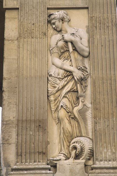 法国，巴黎，Les Halles，Fontaine des Innocents，石雕，女人雕像。 作者 让和莱斯科特皮埃尔·古容
