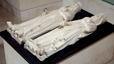查理四世贝尔（1293-1328 年）和让·德·列日（Jean de Liege，14 世纪）建造的让娜·德·埃弗勒 (Jeanne d