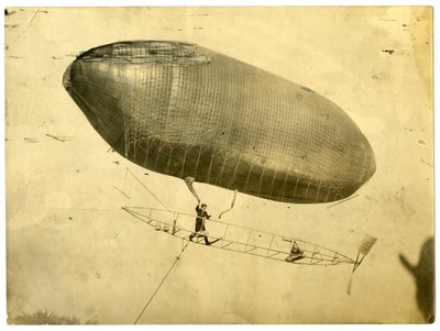 飞艇 "加州之箭" 作者 杰西·塔伯·比尔斯（Jessie Tarbox Beals）
