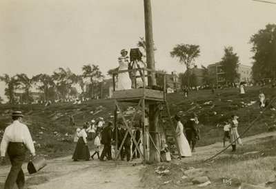 比尔斯自画像，约1905-40（明胶银照片 作者 杰西·塔伯·比尔斯（Jessie Tarbox Beals）